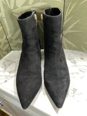 GUC~Marc Fisher Glorena 8"tall side zip Booties-7M
